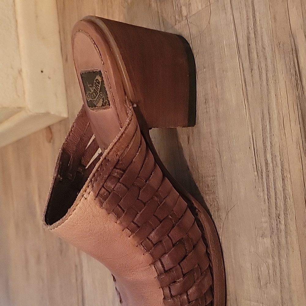 Shoes - Picture 2 of 4